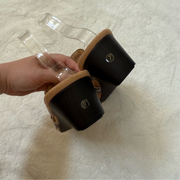 Vionic Orthotic Adjustable Triple Strap Slide
Wedges in Radia Snake Size 7 - Picture 6 of 7